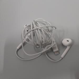 WHITE APPLE HEADPHONES